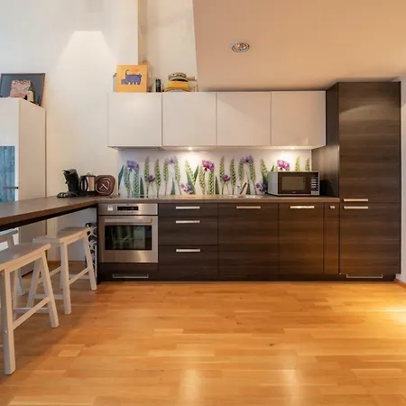 Appartamento Best Pallasti Loft For 4 Reval
